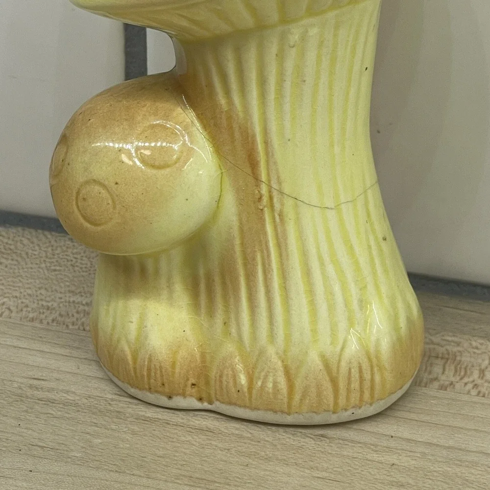 Vintage Mushroom‎ Salt and Pepper Shakers Made in Japan Yellow FLAWS 60s Yellow